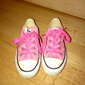 Barely worn Converse low tops!